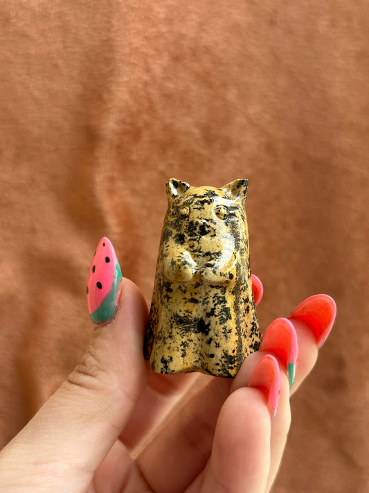 Picture Jaspis kat spookje carving