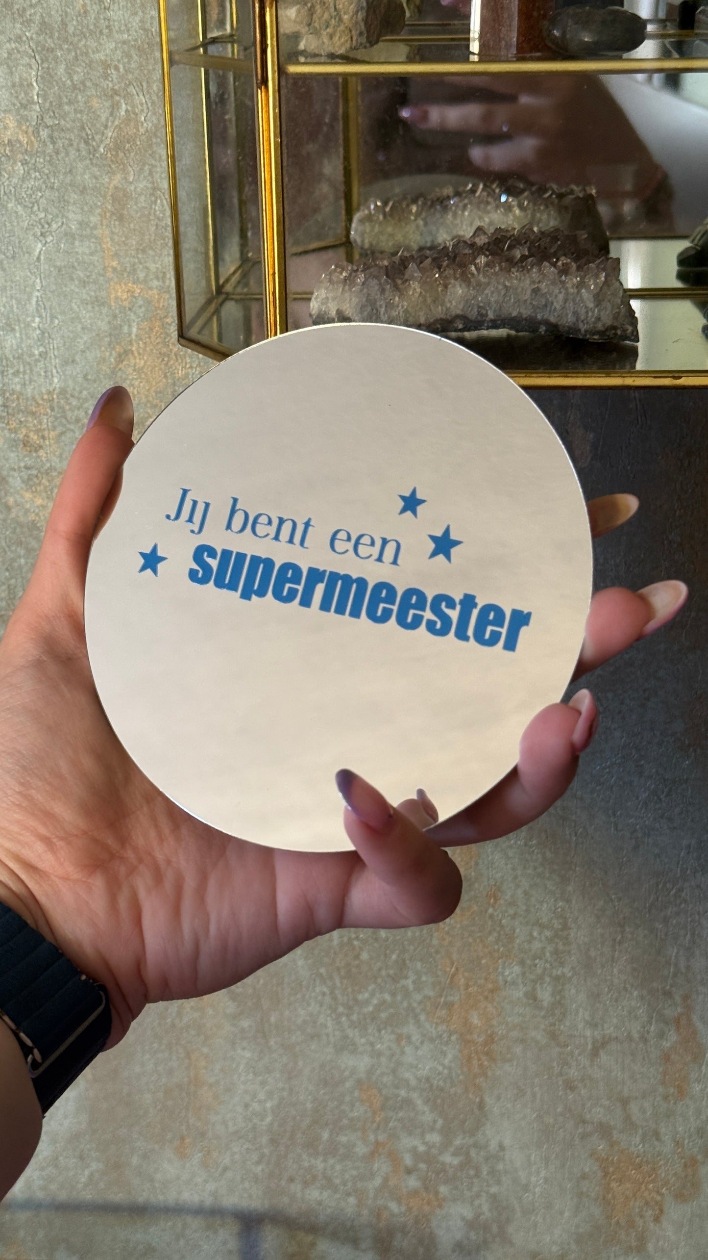 Rond spiegeltje met blauwe tekst “Jij bent een super meester” – cadeau voor meester einde schooljaar