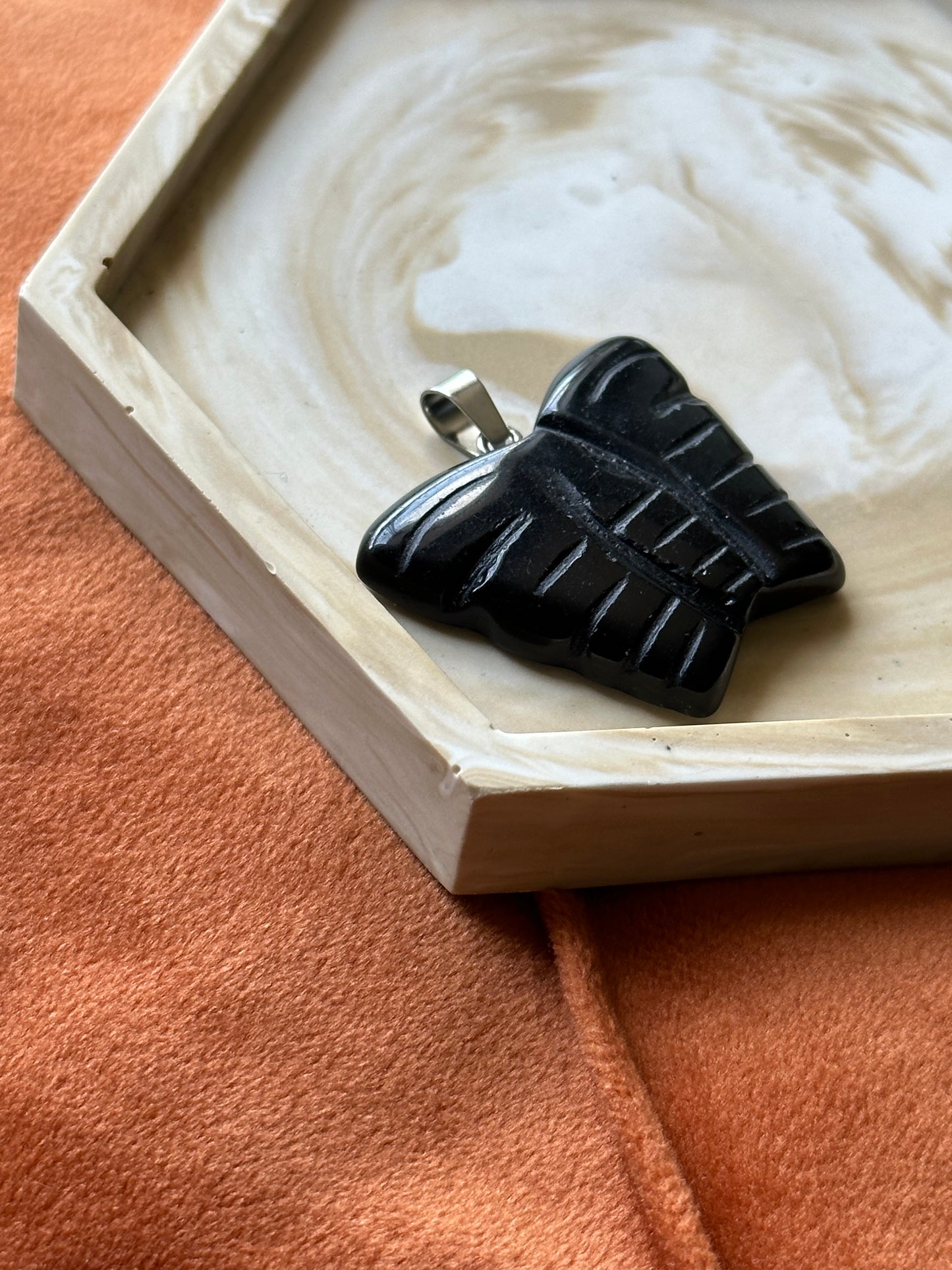 Obsidiaan vlinder hanger