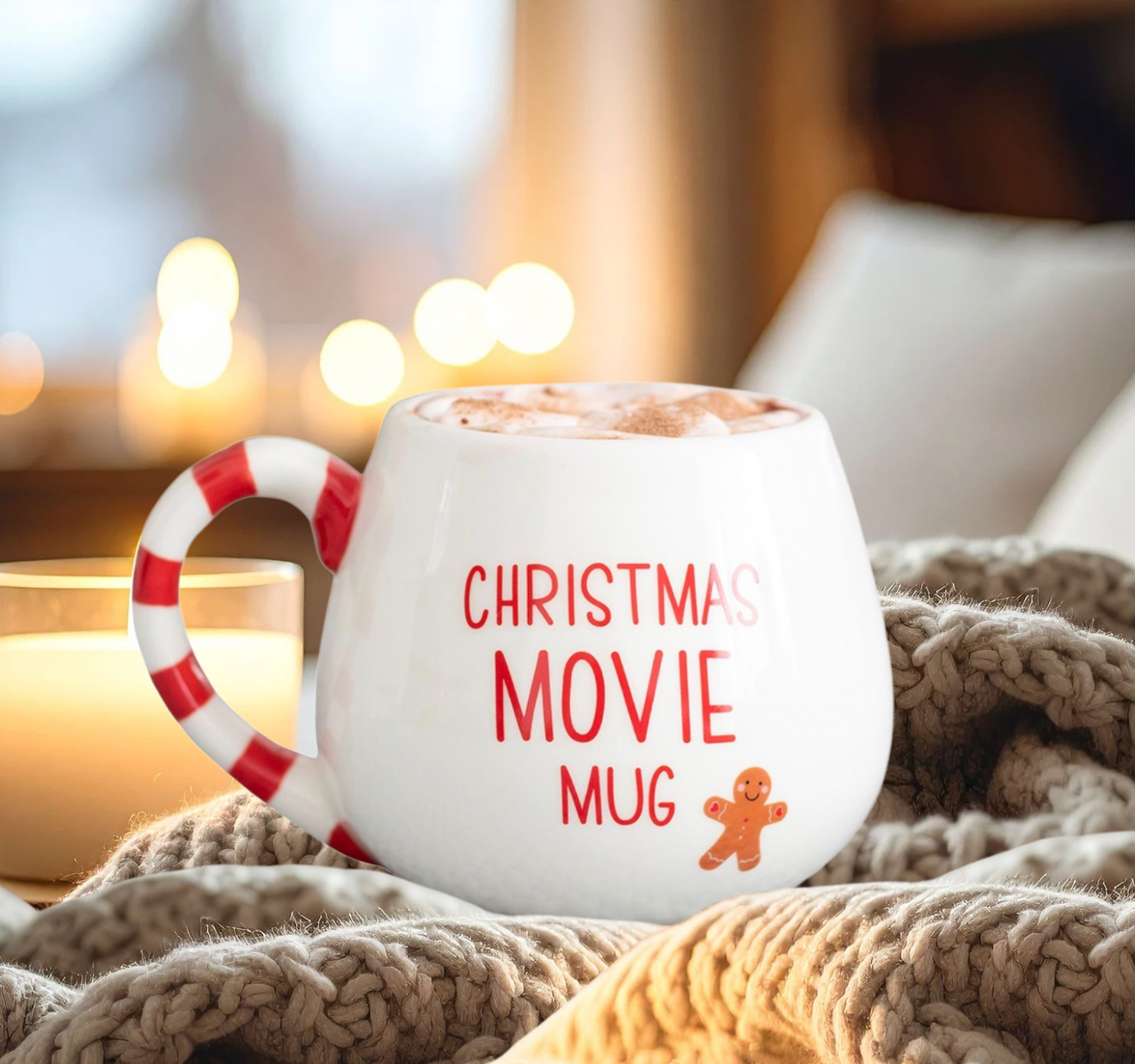 Witte mok met Christmas Movie Mug print en gingerbread mannetje