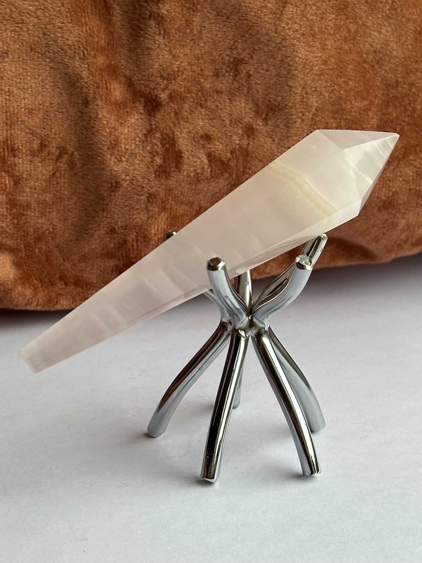 Mangano calciet wand met standaard