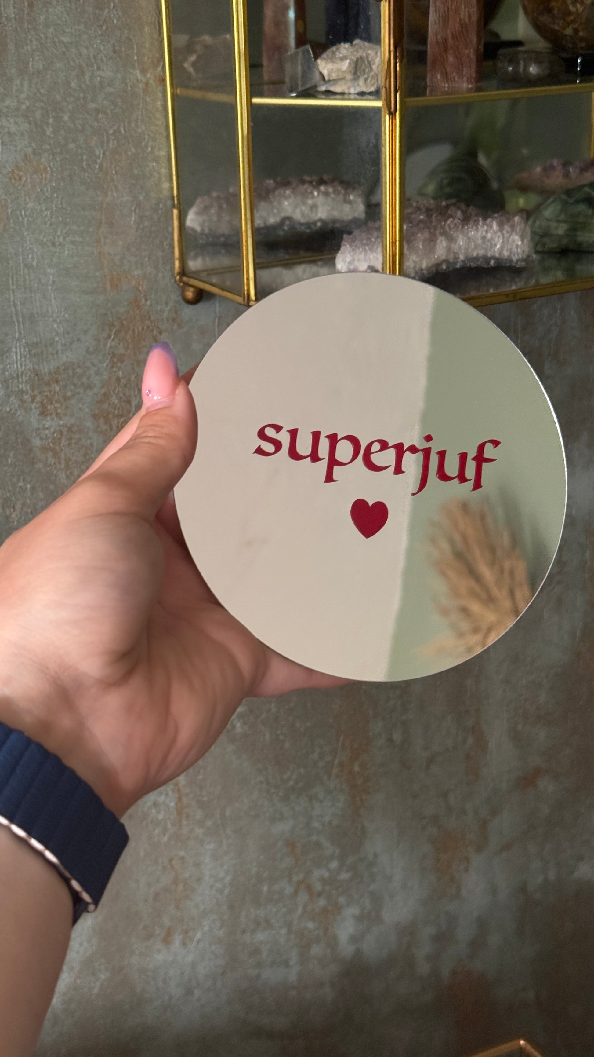 Spiegeltje met de tekst “Superjuf” – ideaal juffencadeau van 12,5 cm voor einde schooljaar of afscheid.