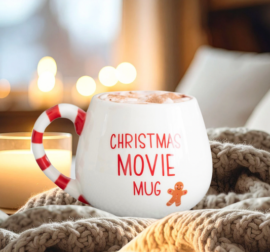 Witte mok met Christmas Movie Mug print en gingerbread mannetje
