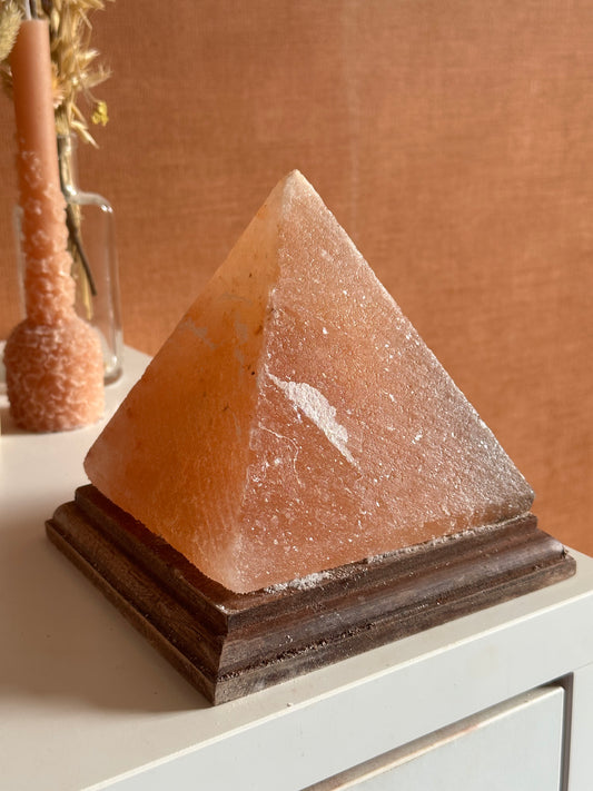 RaVa Home Himalaya zoutlamp piramide voorkant
