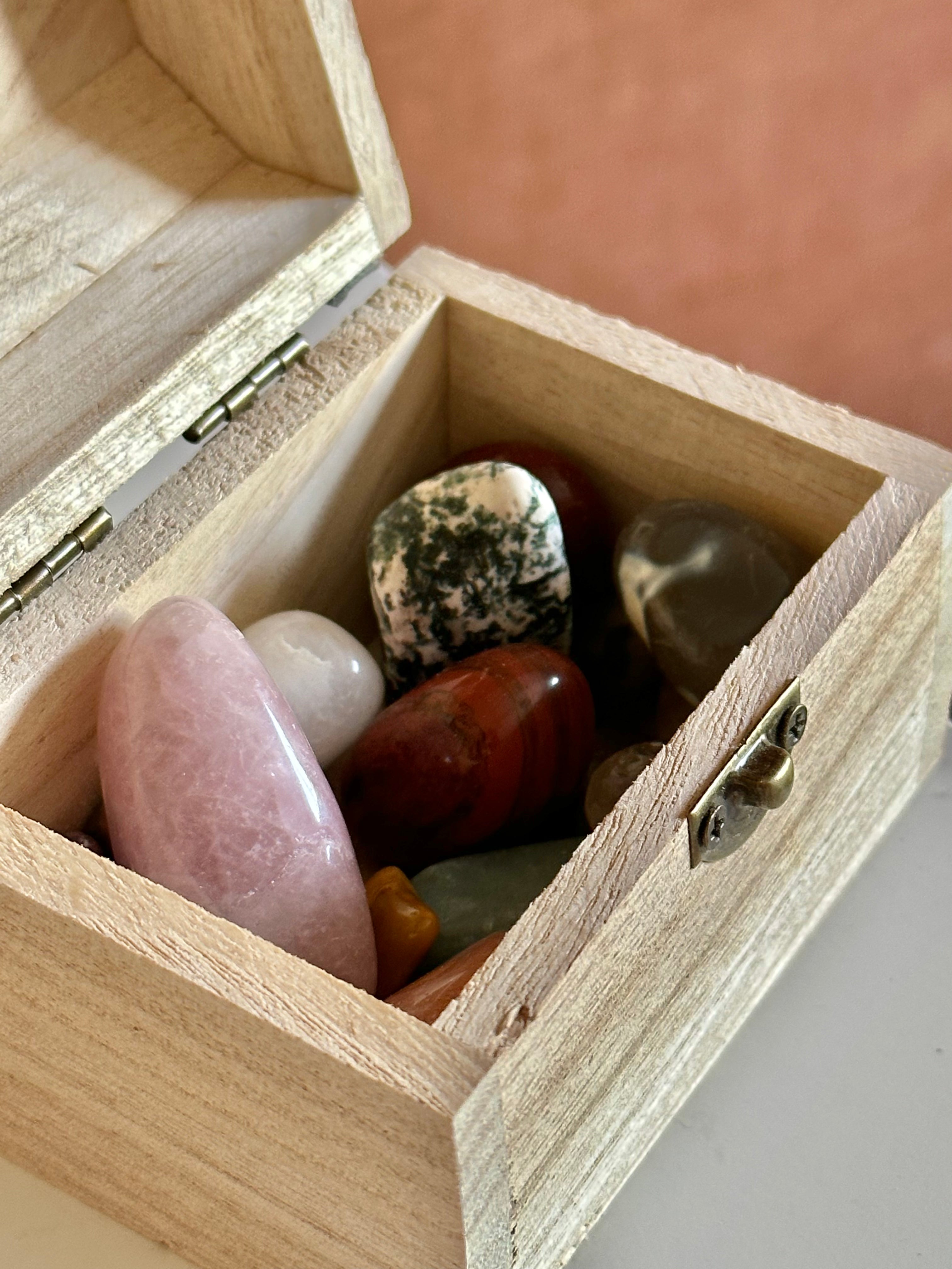 RaVa Home mystery box schatkistje met trommelstenen