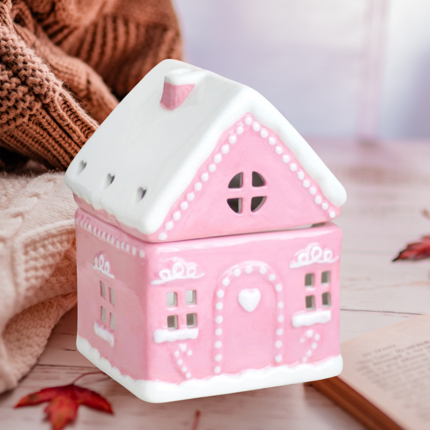 Waxmeltsbrander roze kerst huisje met witte details – Rava Home