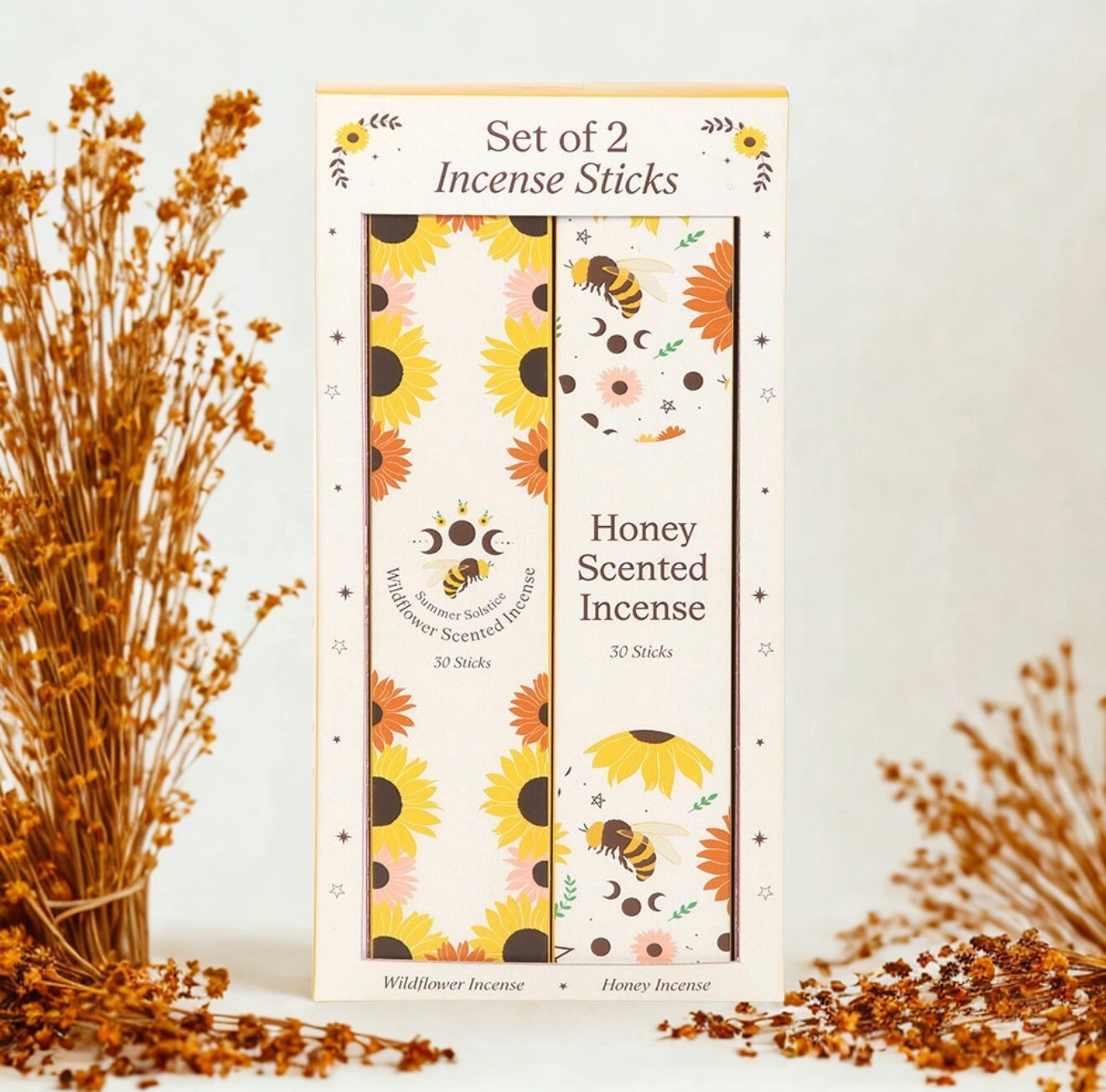 Sfeervolle setting met wierookstokjes uit de Bliss & Bloom collectie voor een ontspannen en natuurlijk interieur.