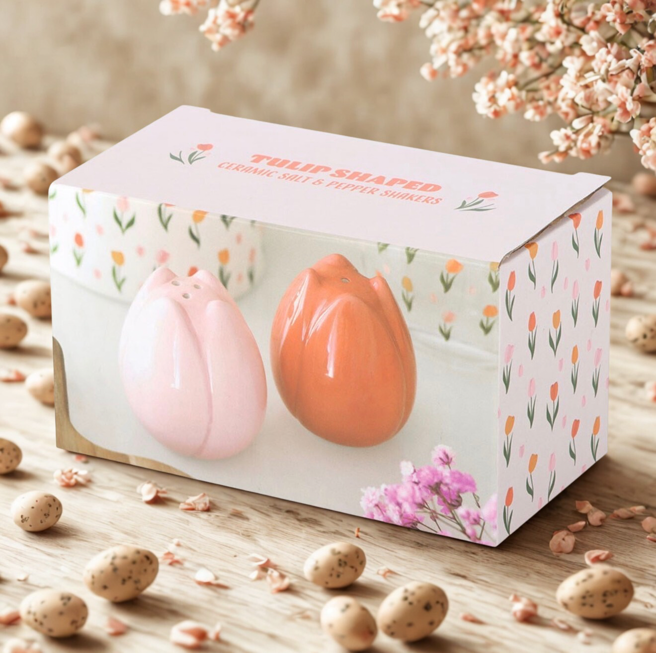 Verpakking van de keramieken tulpvormige peper en zoutstrooiers uit de Bliss & Bloom collectie.