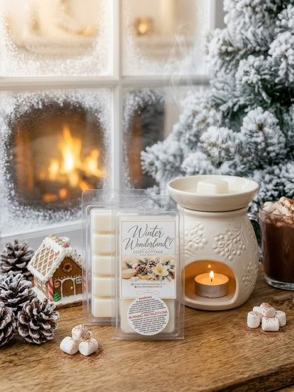 ⁠Smeltende wax melt op een keramische geurbrander met een gebreide winterdeken en brandende open haard⁠
