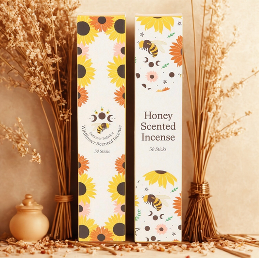 Een set van twee verpakkingen wierookstokjes in de geuren honing en wilde bloemen uit de Bliss & Bloom collectie.